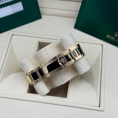 Daytona 40mm Green Dial 18K Yellow Gold Baguette Diamond Bezel Watch 116568BR (Super Clone)